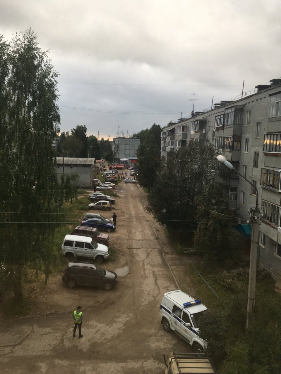 В Сыктывкаре эвакуировали дом: в здании ищут бомбу (фото)