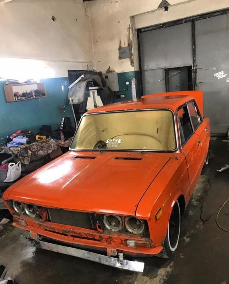 «Шутки ради»: сыктывкарцы собирают десять тысяч рублей на ремонт старых «Жигулей»