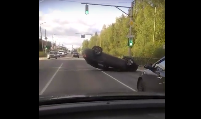 Появилось видео с места жуткой аварии в Сыктывкаре, где пострадали 5 человек