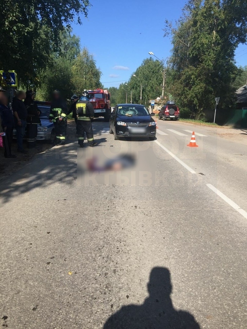 Появилось фото с места смертельной аварии со «Шкодой» в Сыктывкаре (16+)