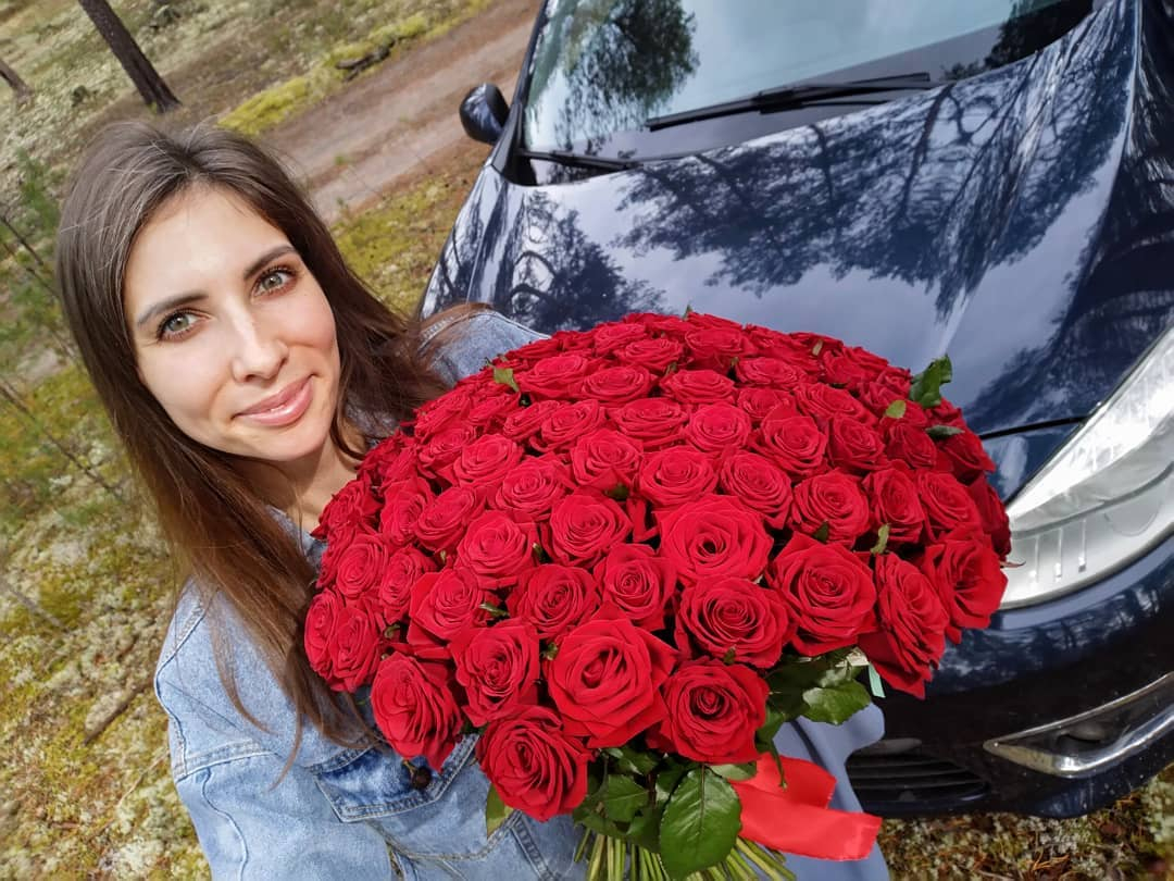 Букет алых роз и побережье в Дубае: 7 фото обворожительных фото сыктывкарок из Instagram