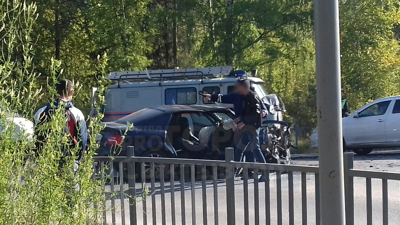 Стало известно, как произошла жесткая авария с «Ауди» и «Мерседесом» в Сыктывкаре