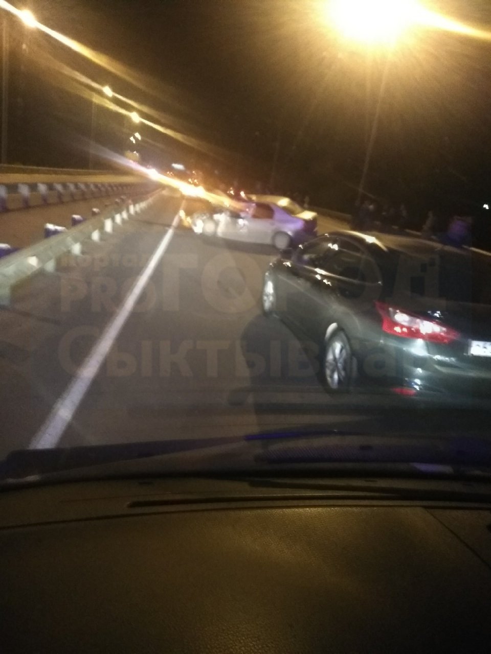 В Сыктывкаре столкнулись «Рено» и пассажирский автобус (фото)