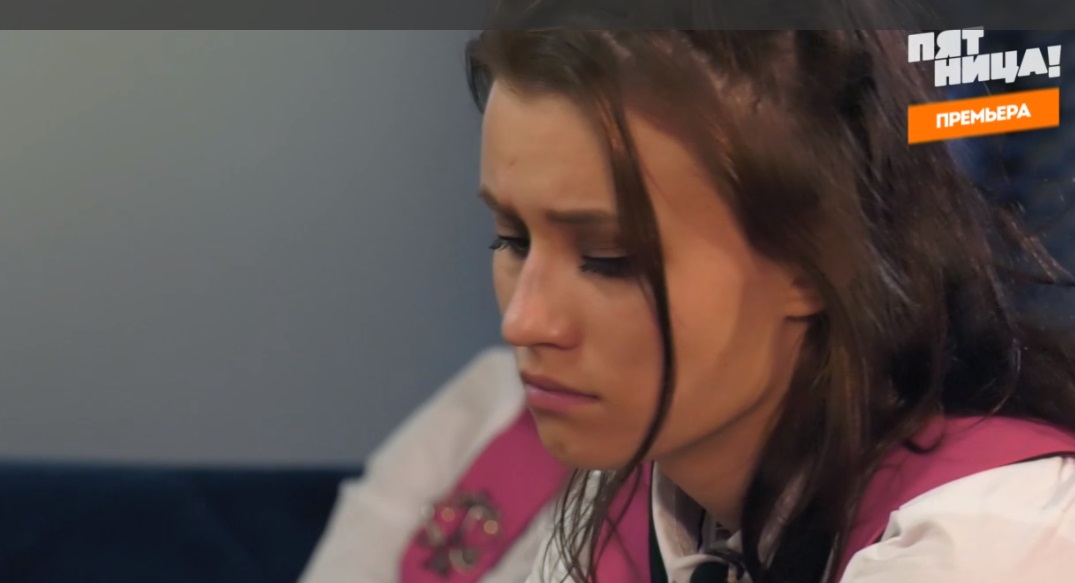 В третьей серии «Пацанок» девушка из Коми плакала из-за журнала и злилась на учителя танцев