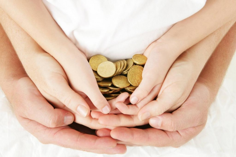 В Коми приняли закон о ежегодном миллиарде рублей для семей с детьми