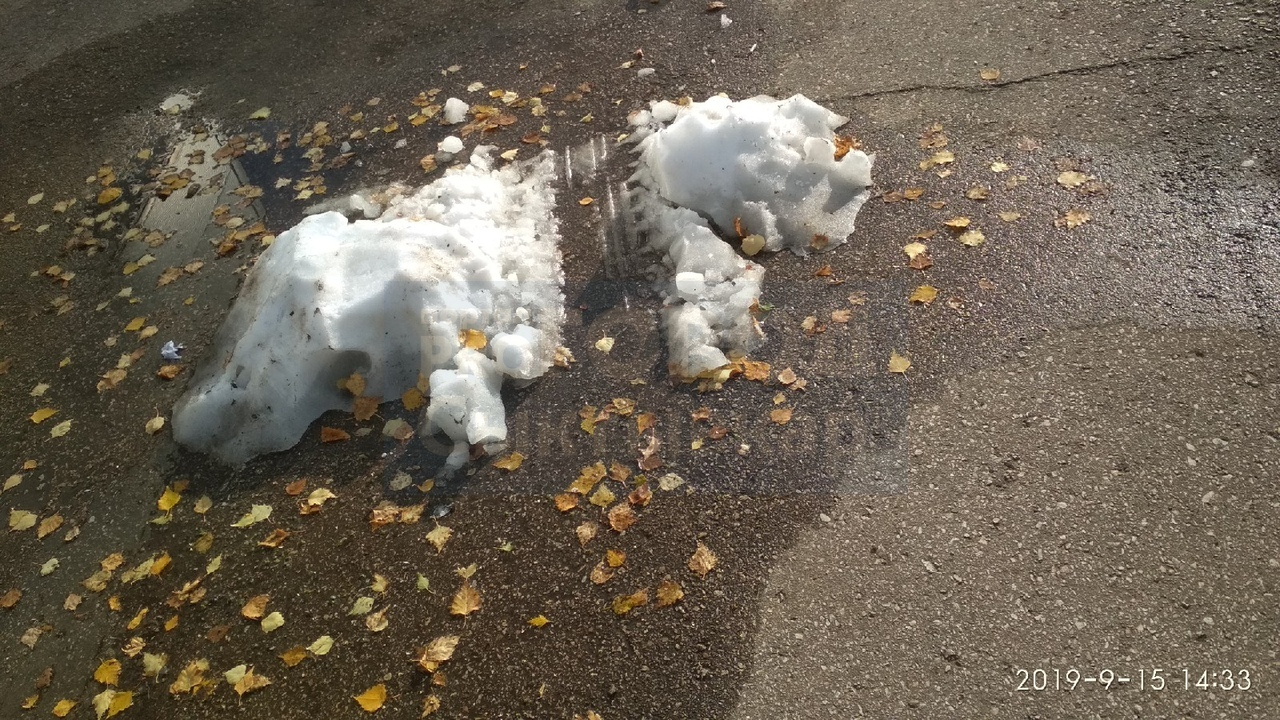 Необъяснимо, но факт: в Сыктывкаре за три месяца до зимы появился сугроб