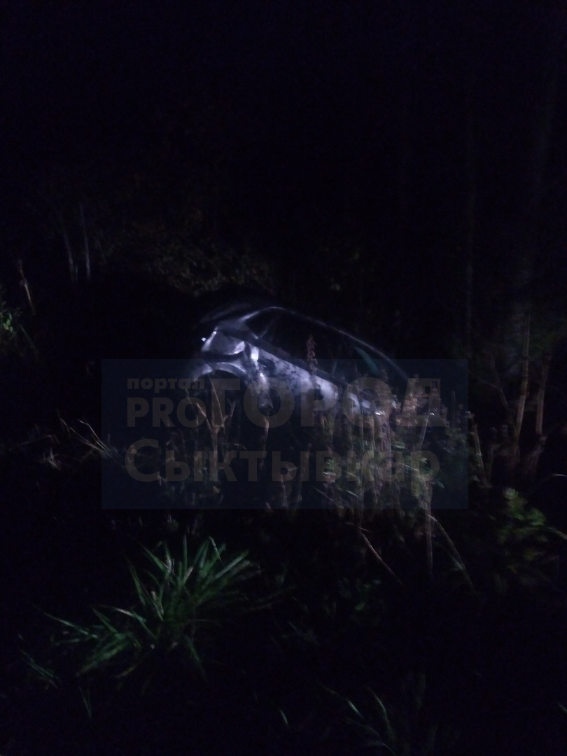 В Коми многотонная фура протаранила три легковушки (фото)