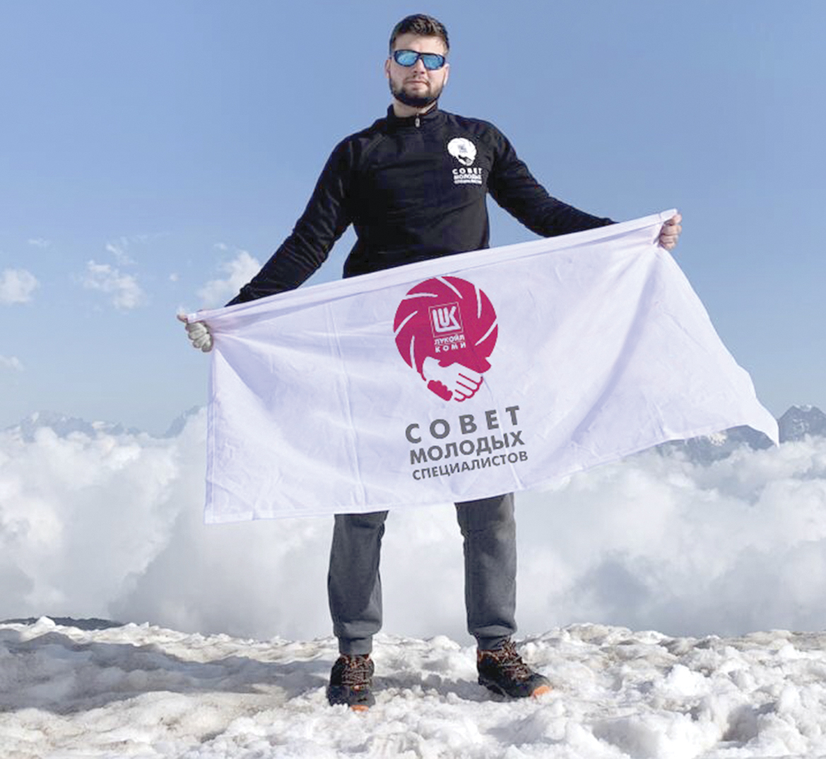 Житель Коми покорил высочайшую точку Европы и Азии