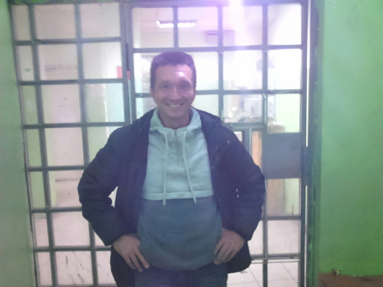 «Живем в машине»: сыктывкарец с двумя дочерьми скрывается от жены, которая пересмотрела «Дом-2» (видео)