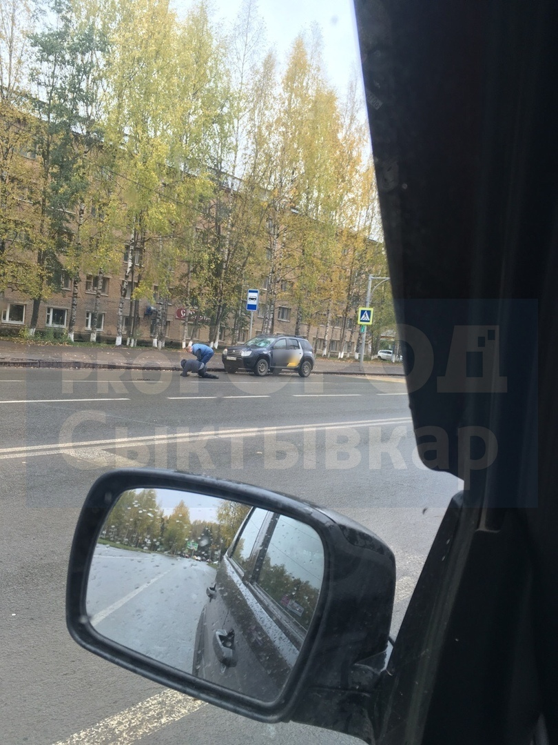 В Сыктывкаре таксист сбил человека возле храма: подробности