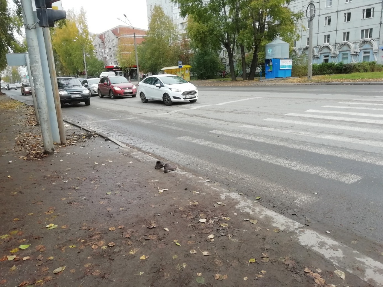 Фото дня в Сыктывкаре: «Ботинки потеряли хозяина»