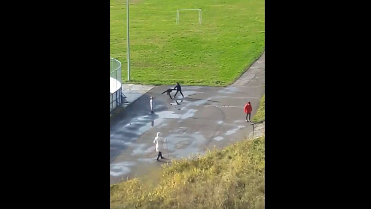 «Это не драка, а избиение»: в Коми дети травили сверстника на глазах у прохожих