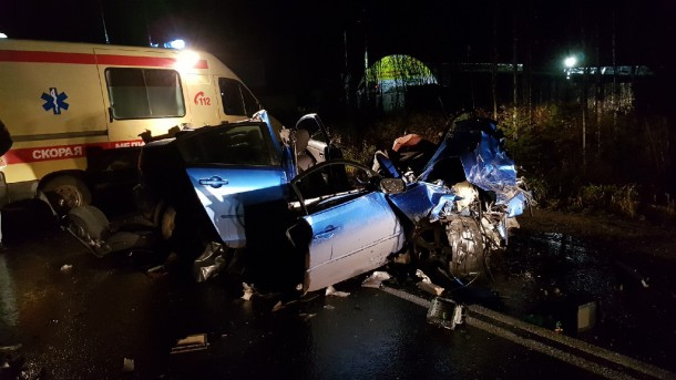 На трассе в Коми столкнулись «Шкода» и «Мазда», погибла женщина