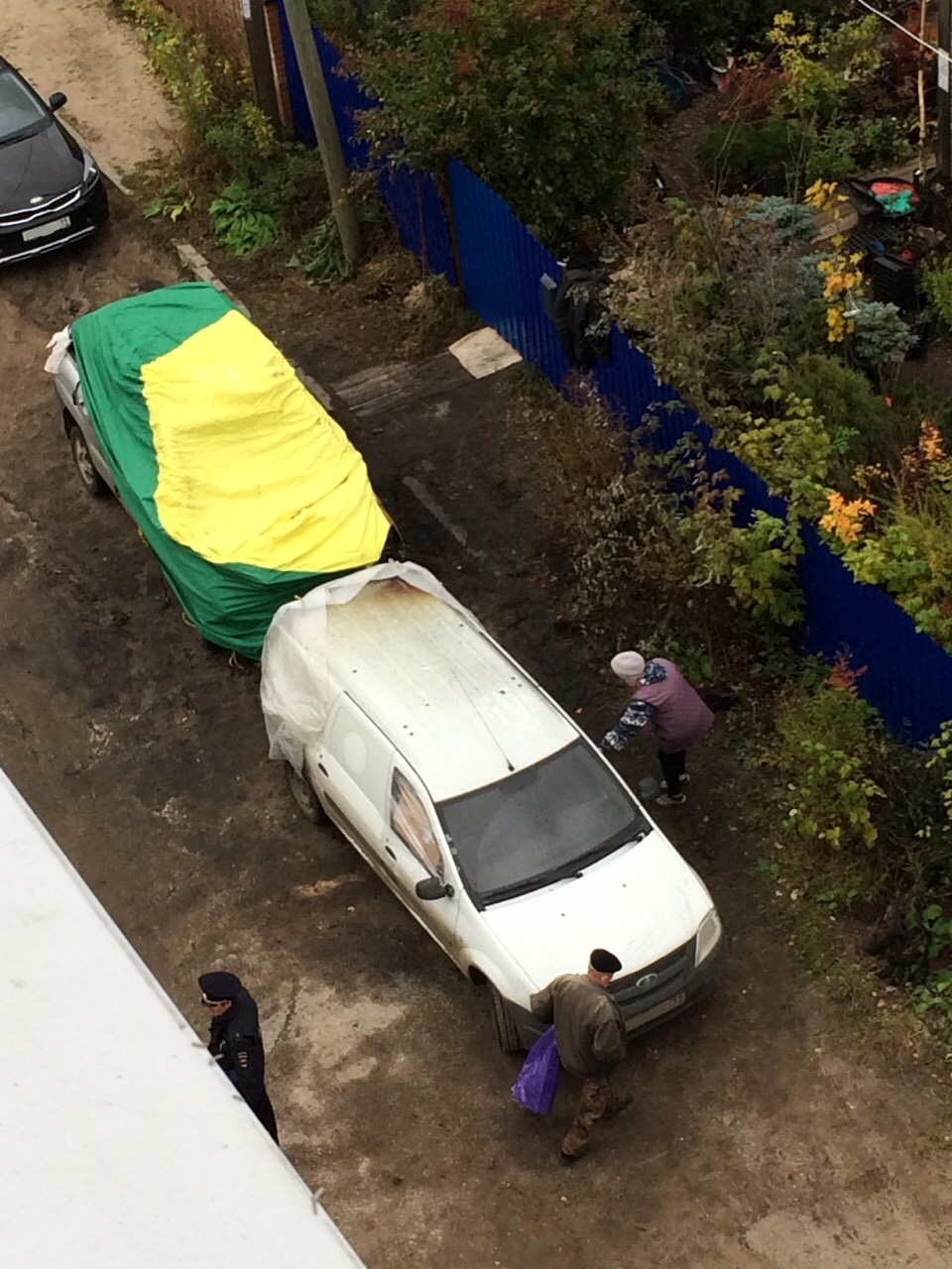 Ночью в Сыктывкаре горели две машины: очевидцы утверждают, что это был поджог