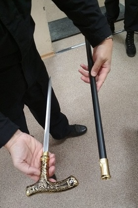 Житель Коми пришел в суд с тростью, в которой был 30-сантиметровый клинок