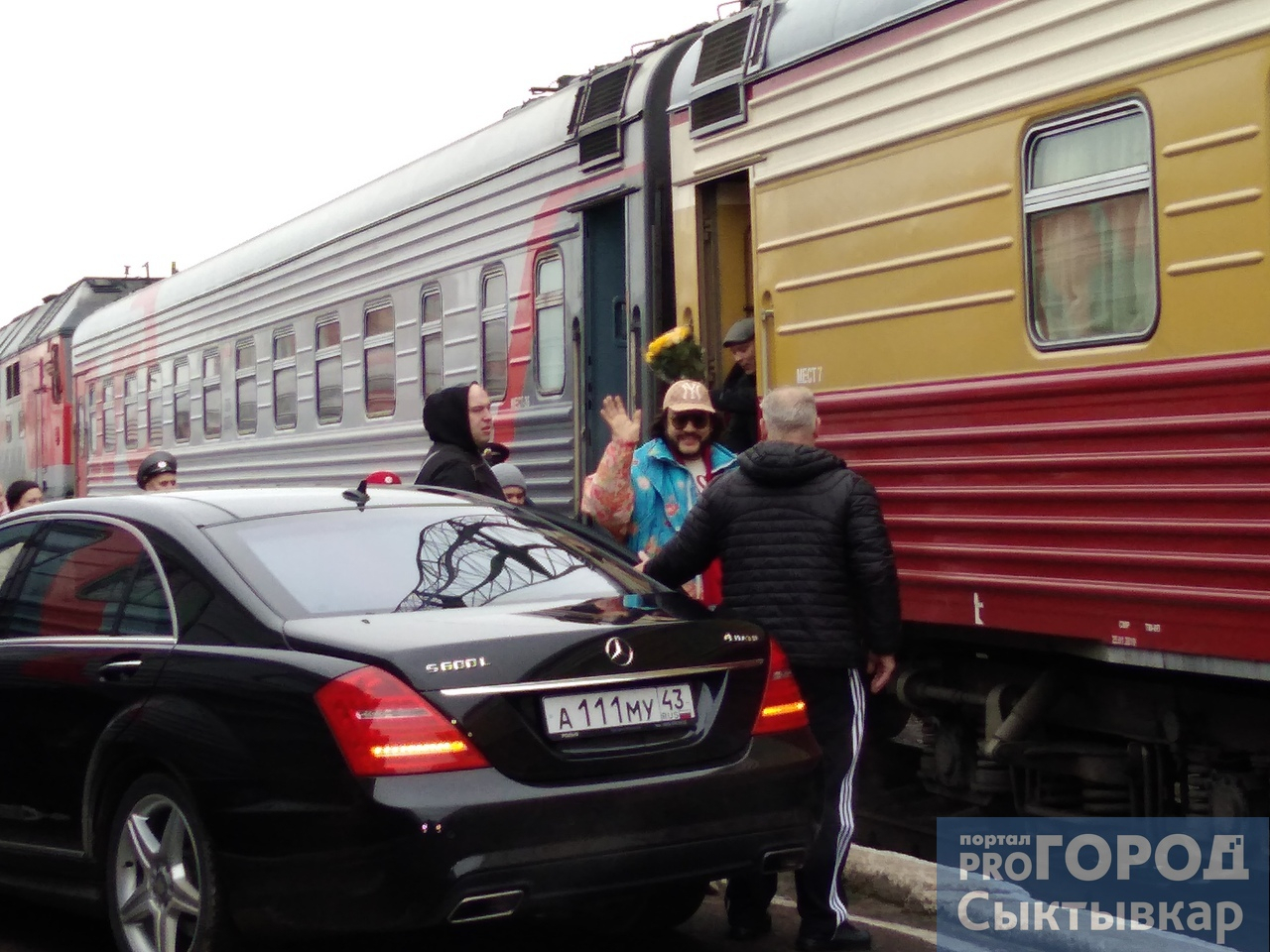 Филипп Киркоров приехал в Сыктывкар: артиста никто не встретил (фото)