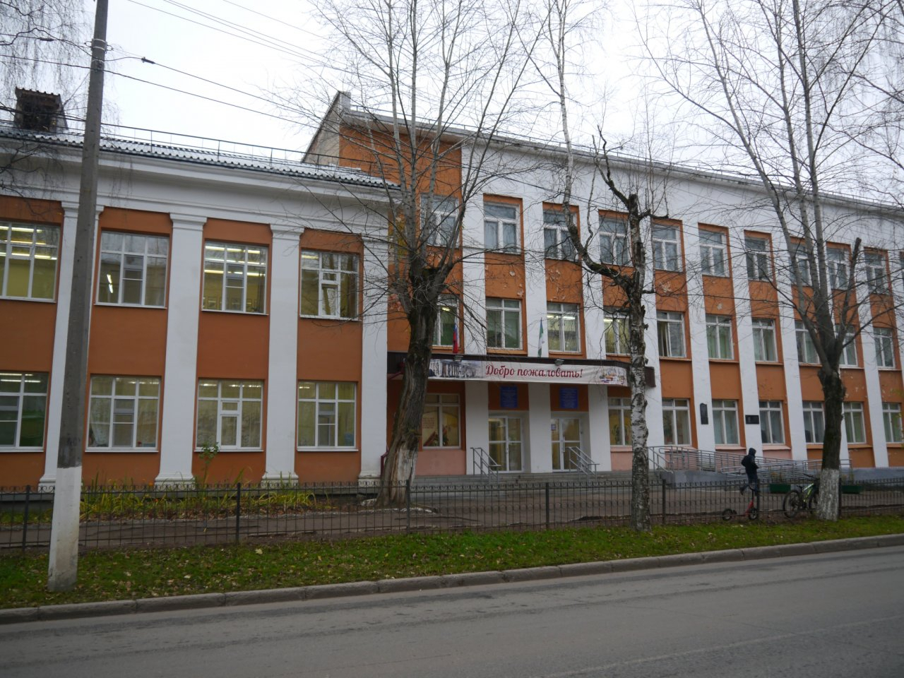 «Ребенка никто не выгонял»: сыктывкарская школа оспаривает штраф в 100 тысяч рублей