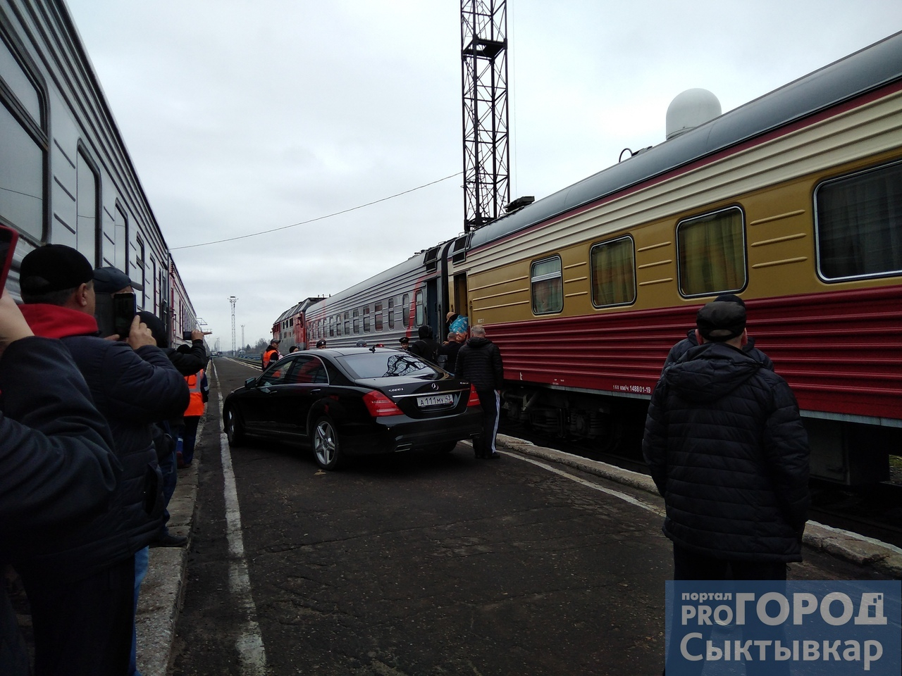 «Королям закон не писан»: автомобиль Киркорова на перроне Сыктывкара нарушил правила