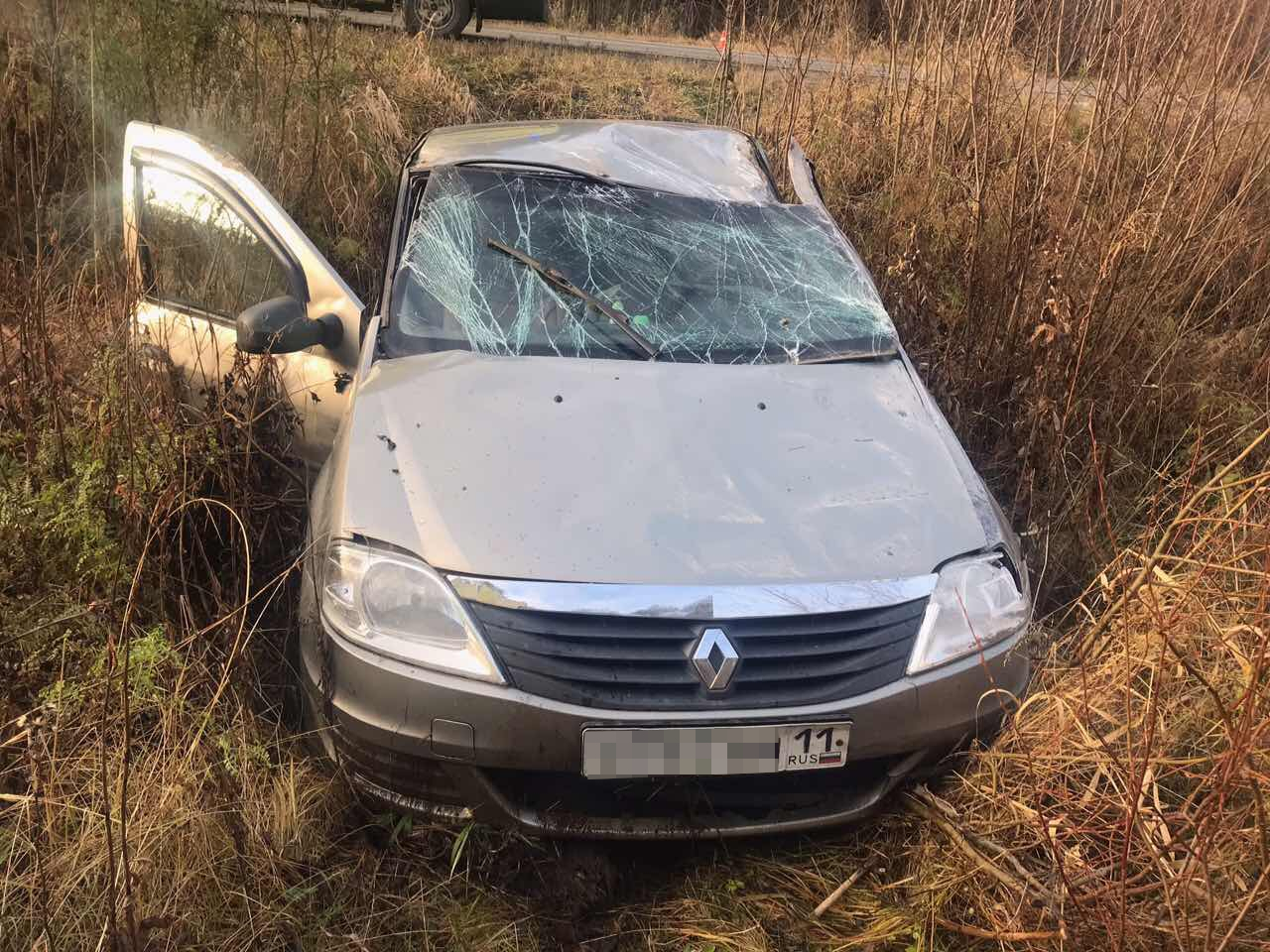 Под Сыктывкаром водитель без прав улетел в кювет и впал в кому