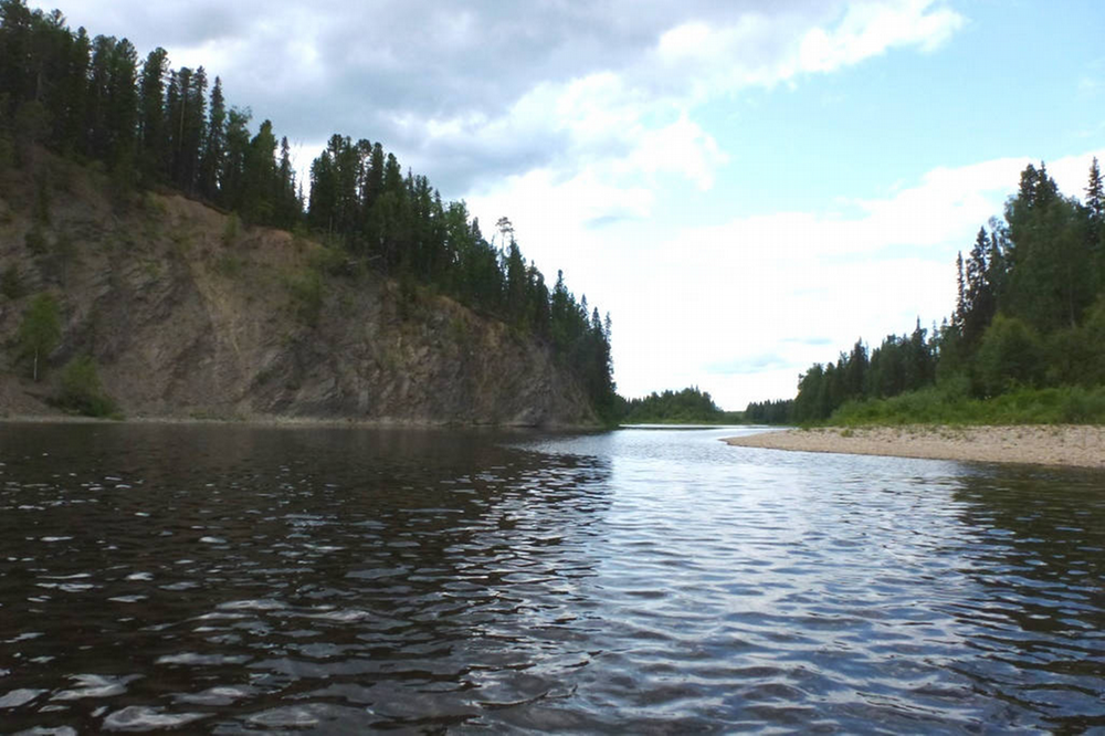 В Коми на берегу реки нашли мертвого мужчину