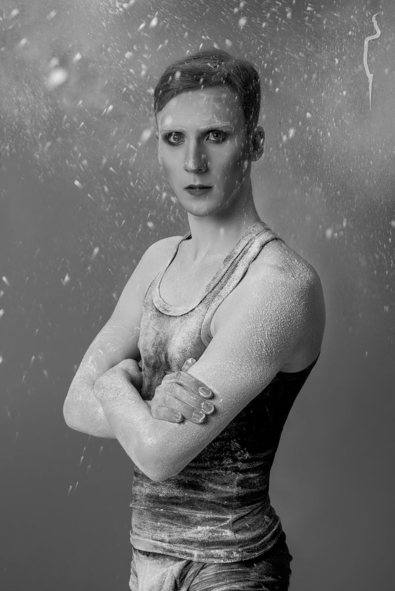 Мужчина-визажист, бровист и модель из Сыктывкара рассказали о своих необычных бьюти-хобби