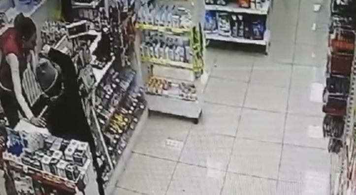 Школьника, который угрожал продавцу пистолетом, проверят на вменяемость в Сыктывкаре