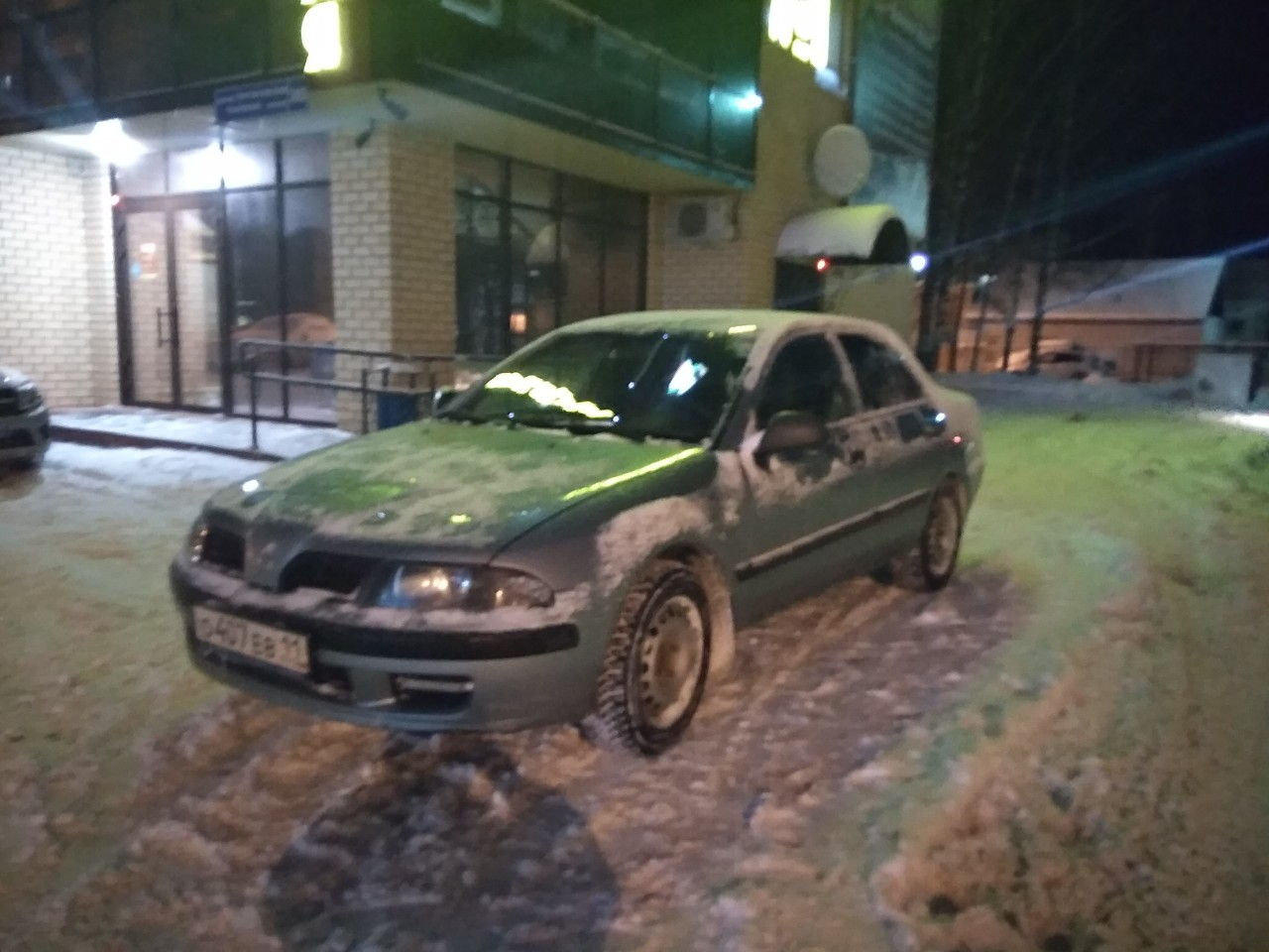 В Сыктывкаре «Митсубиши» наехала на ребенка в санках (фото)