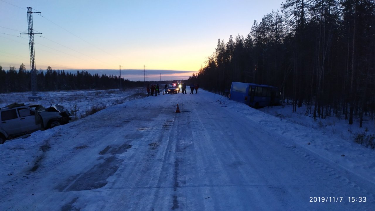 В Коми УАЗ вылетел на «встречку» и протаранил автобус