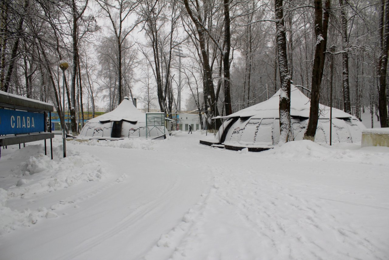 Опасные выходные в Сыктывкаре: подростки взломали кафе, а мужчина ограбил магазин