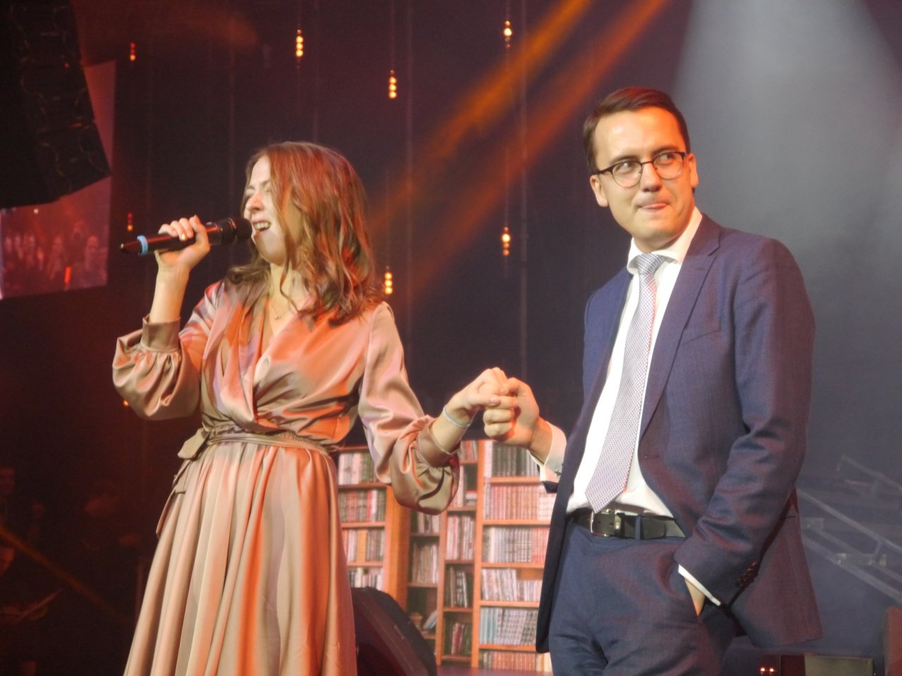 Песни в ванне и объятия с министром: в Сыктывкаре прошел финал «Универвидения»