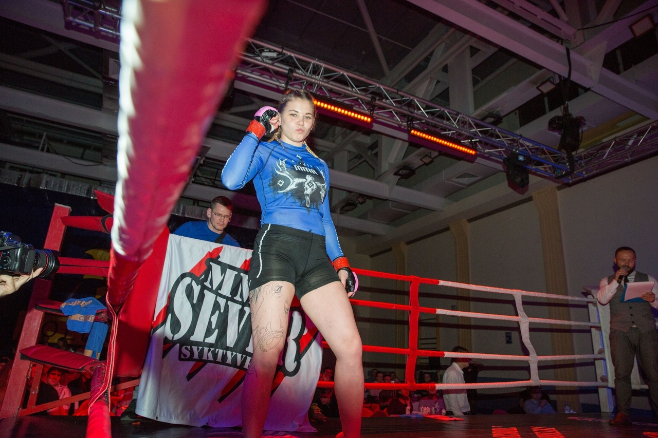 Люблю покрасоваться перед зеркалом, но бью девушек: сыктывкарка рассказала о карьере в ММА