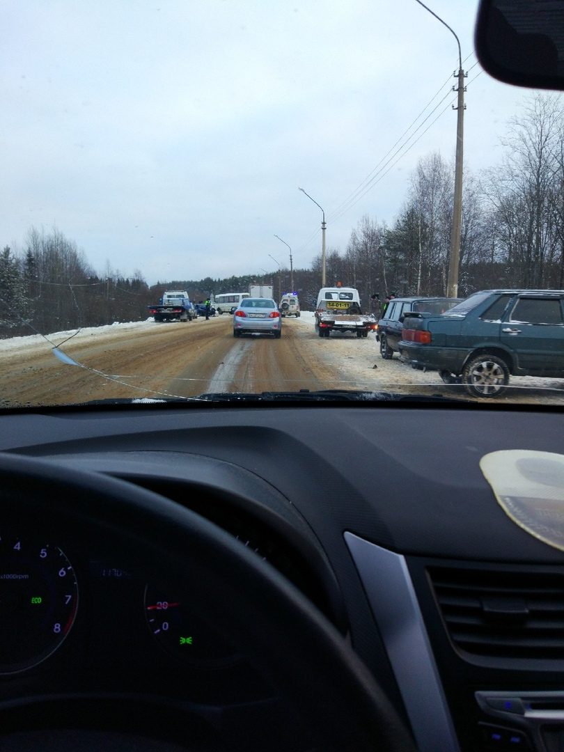 Что делать, если ДТП произошло из-за колеи: советы сыктывкарского автоэксперта