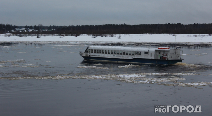 Появились подробности ЧП с машиной, которая провалилась под лед в Сыктывкаре
