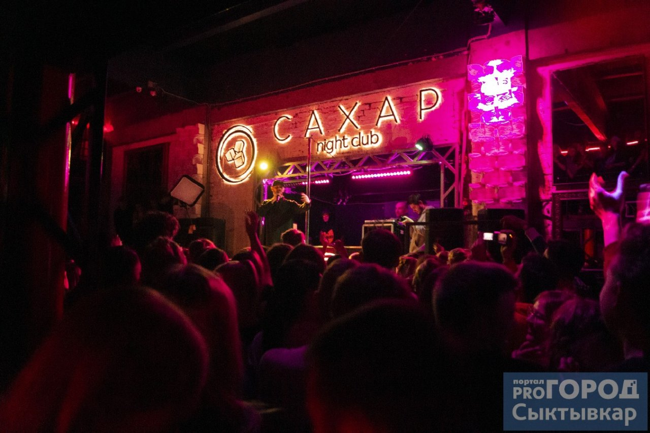 Сыктывкарцы три часа стояли в очереди, чтобы попасть на концерт Mnogoznaal (фото)