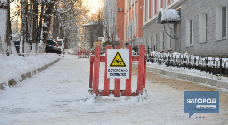 «Теперь мне жить с пластинами»: сыктывкарка сломала ногу из-за обледеневшего крыльца