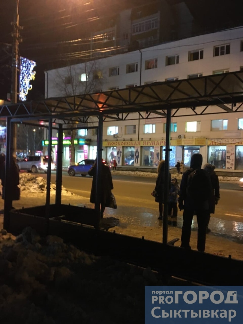 В центре Сыктывкара начали монтаж новых остановок