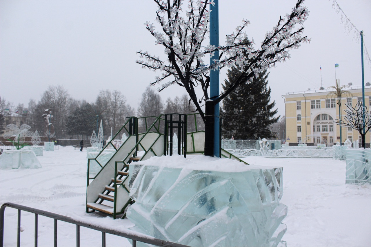 Каким будет ледовый городок: фоторепортаж с площади Сыктывкара