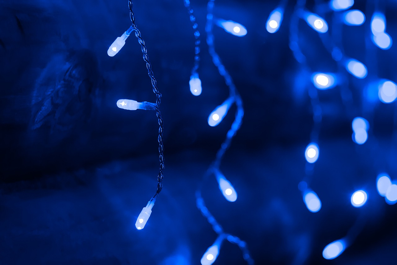 Где купить новогоднюю гирлянду в Сыктывкаре: цены от 95 до 1299 рублей