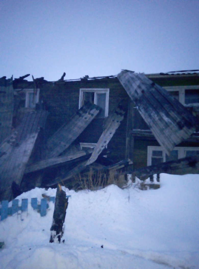 В Коми из горящего дома вытаскивали рыдающих детей