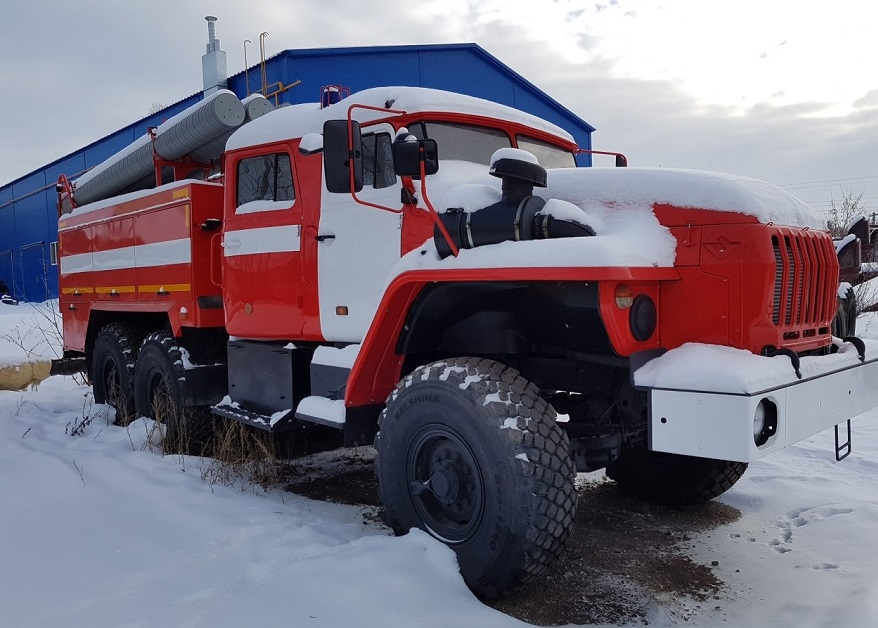 В Коми из пылающего здания спасли человека