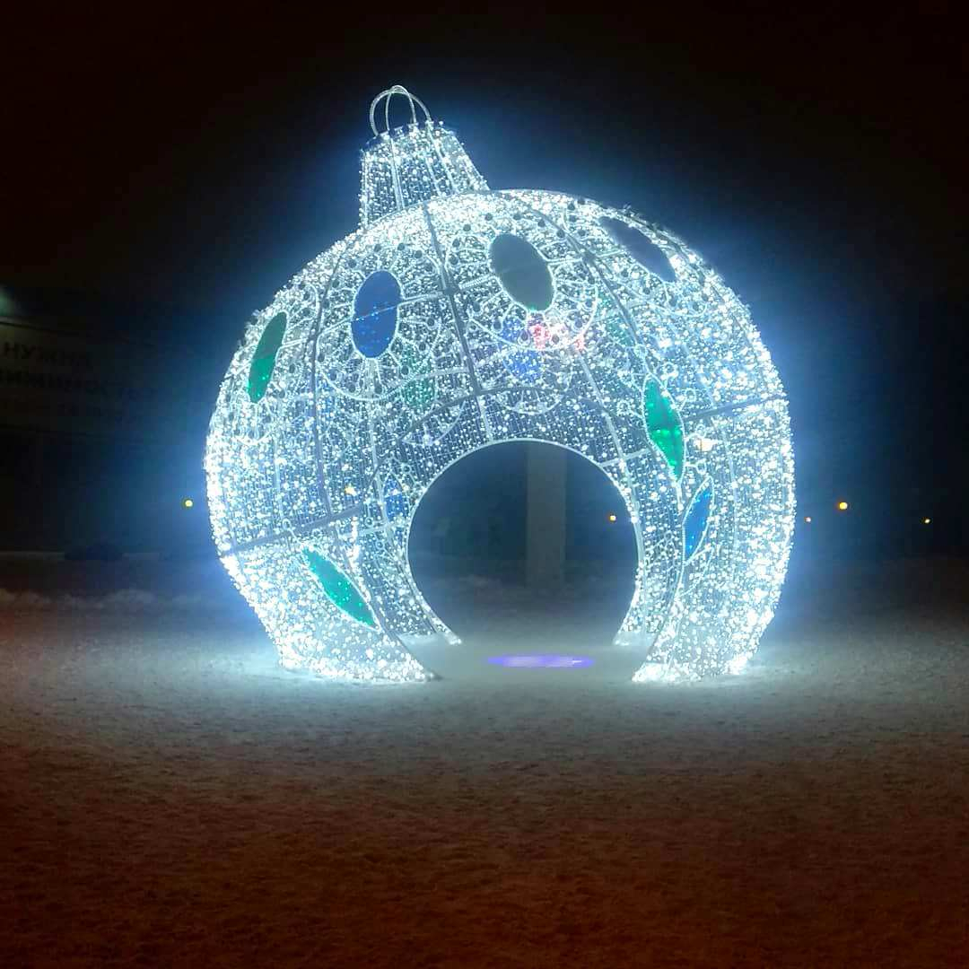 Фото дня в Сыктывкаре: «С новым кубом, с новым шаром!»