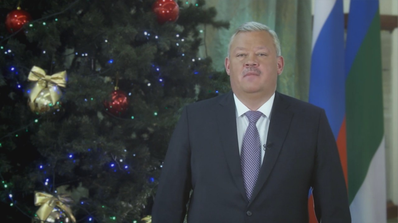 «Спасибо, что болеете за малую родину»: Сергей Гапликов поздравляет жителей Коми с праздниками