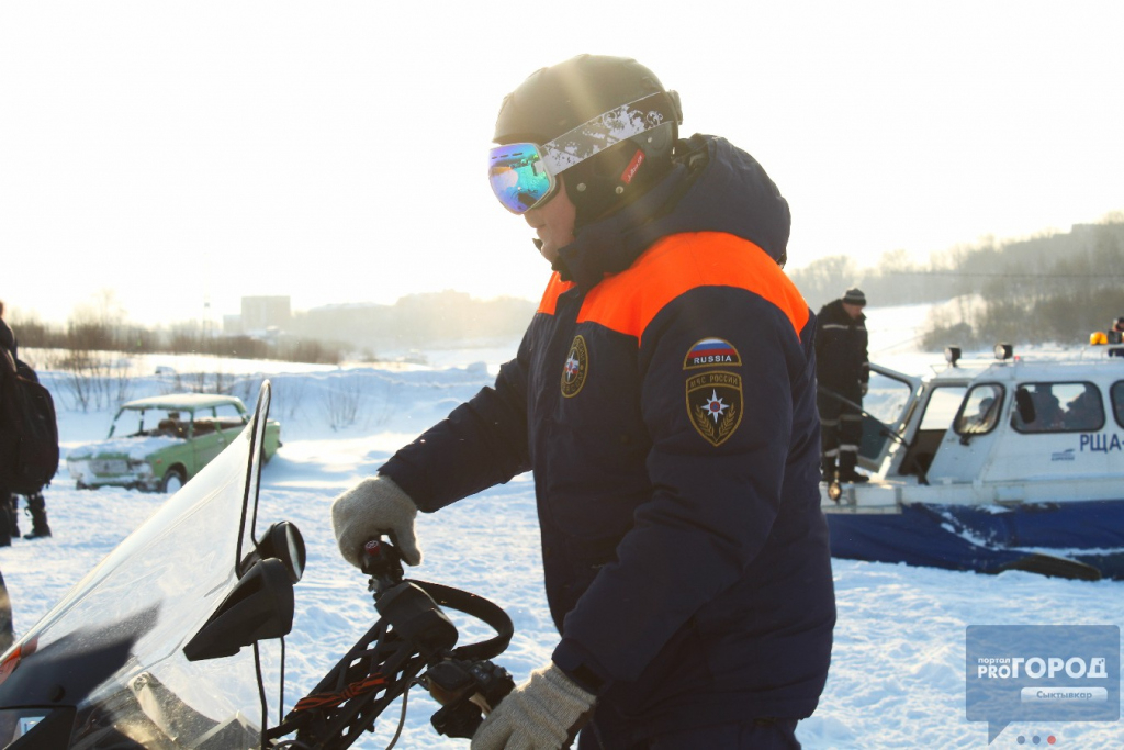 Спасатели вытаскивали полицейских Коми из ручья в новогоднюю ночь
