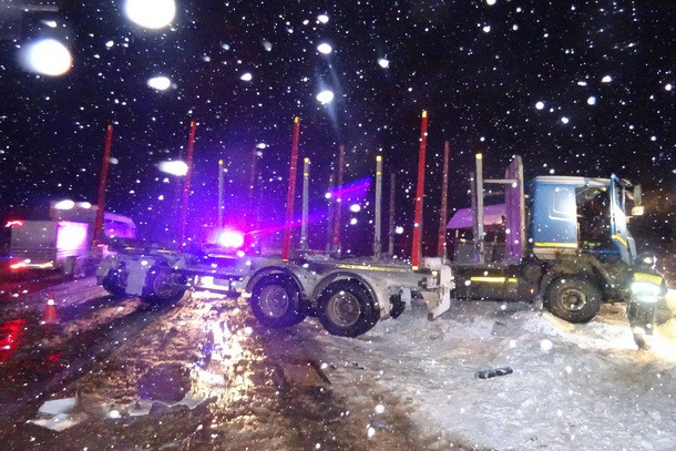 В Коми водитель грузовика «догнал» КамАЗ и оказался в больнице