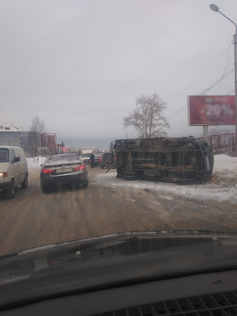 Стали известны подробности ДТП с перевернутой «Газелью» в Сыктывкаре