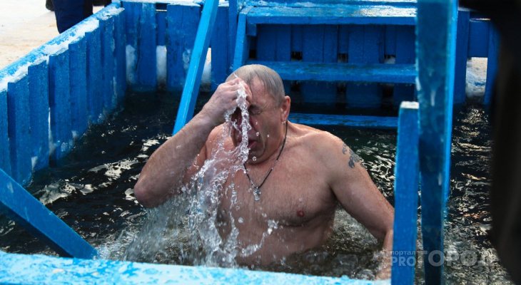 «По-моему, это безумие»: сыктывкарцы рассказали, что думают о крещенских купаниях