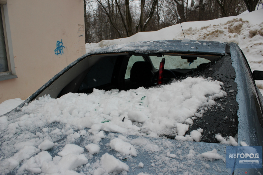 Сыктывкарцам рассказали, как спастись от смертоносных сосулек и снежных глыб