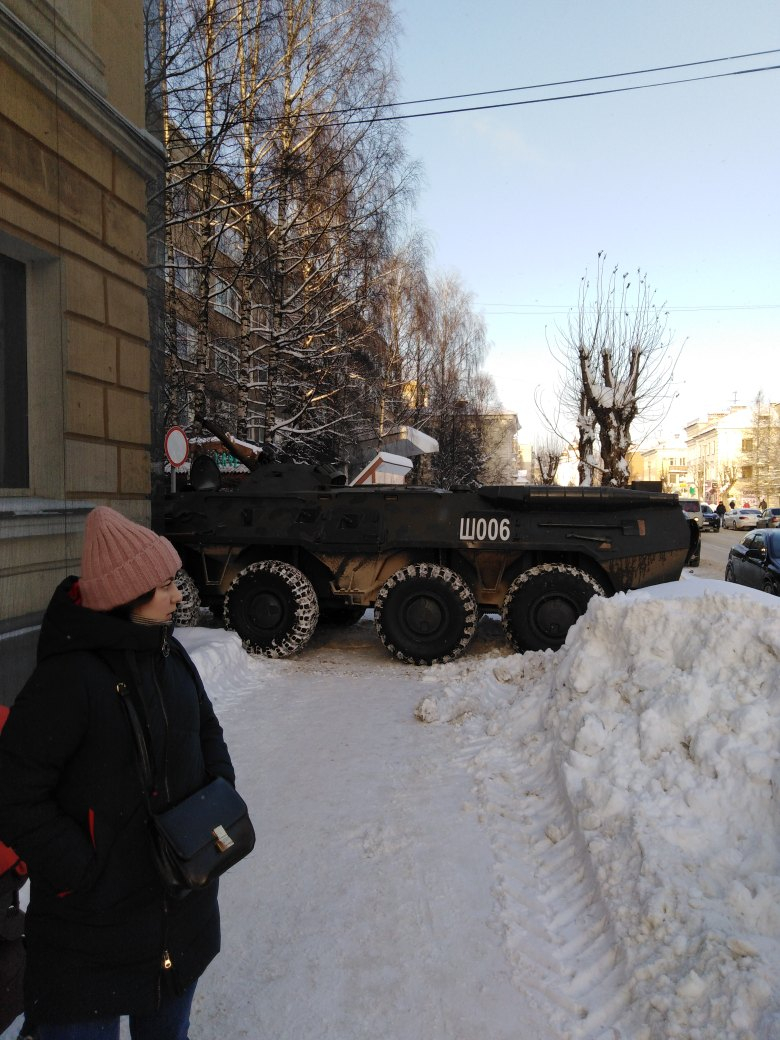 Фото дня в Сыктывкаре: военная бронетехника на улицах города