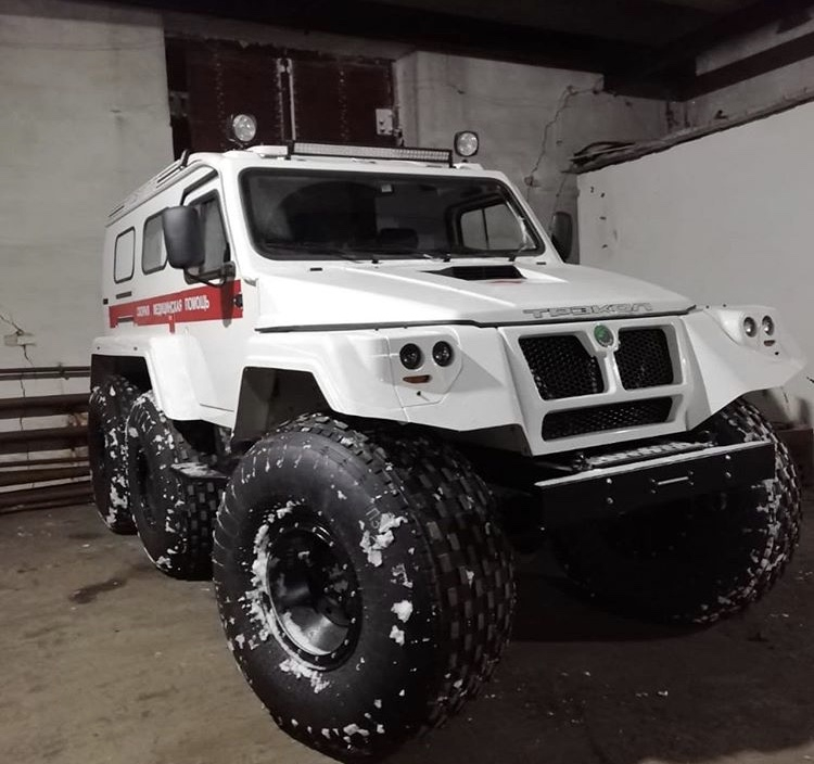 В Заполярье Коми появилась шестиколесная скорая для тундры