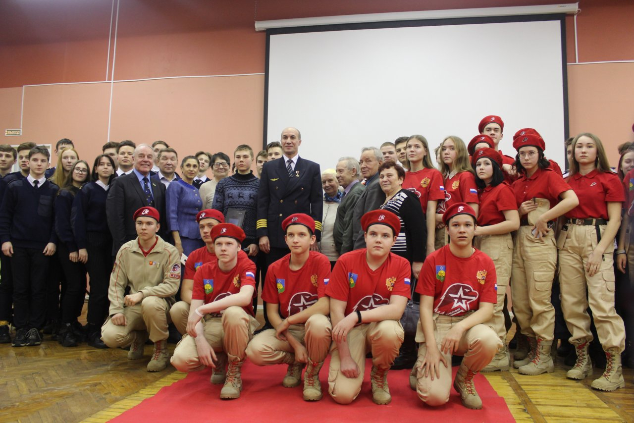 Пилот, который посадил самолет в Ижме, встретился с сыктывкарскими студентами